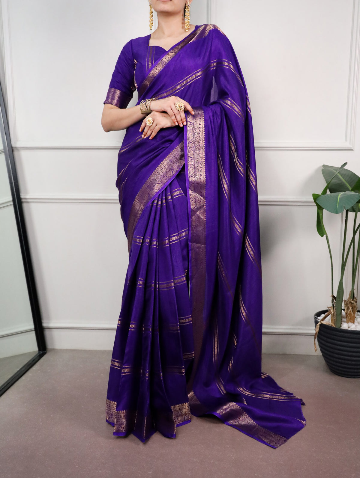 Dola Silk Saree with Intricate Zari Weaving Work
