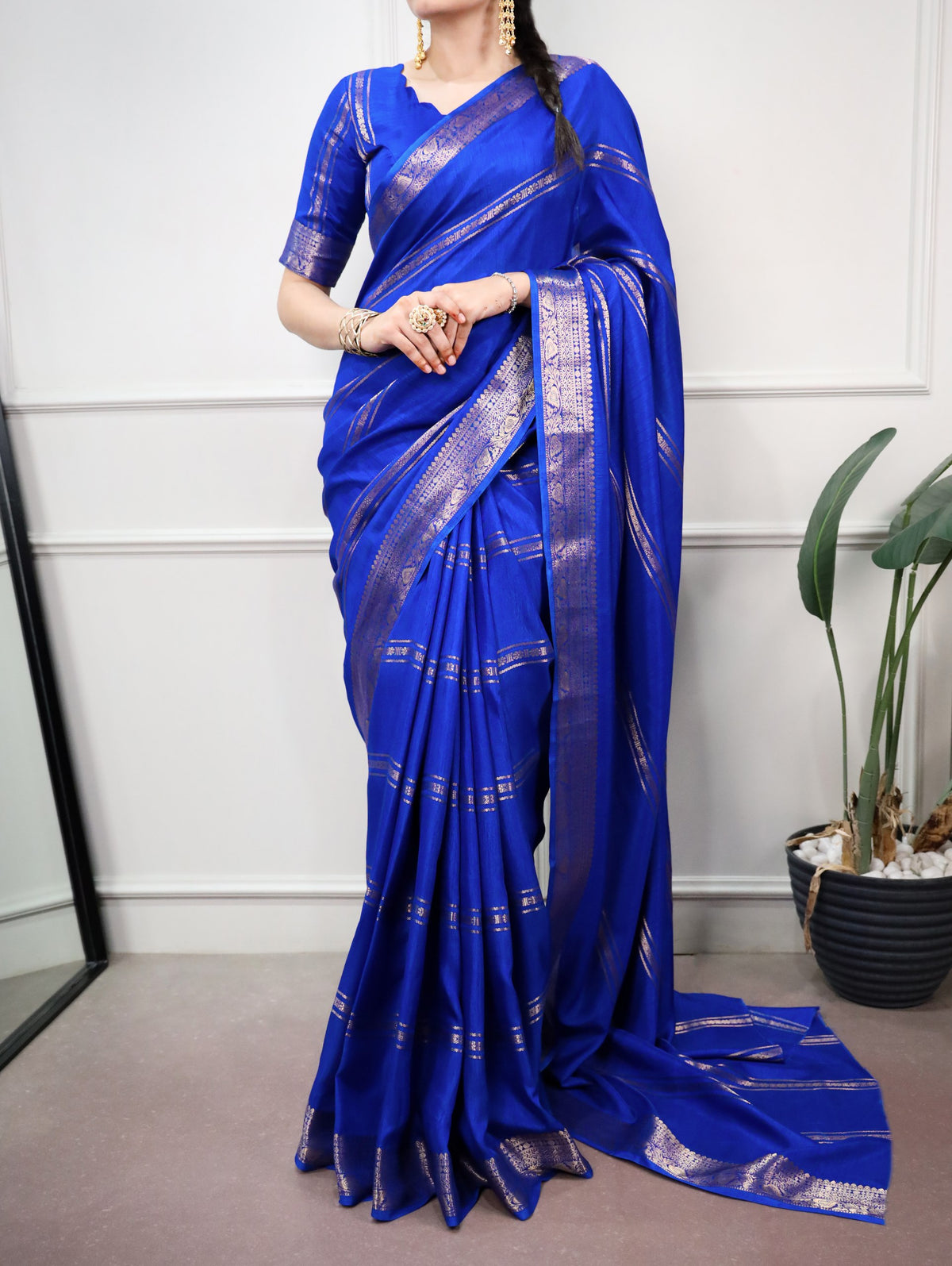 Dola Silk Saree with Intricate Zari Weaving Work