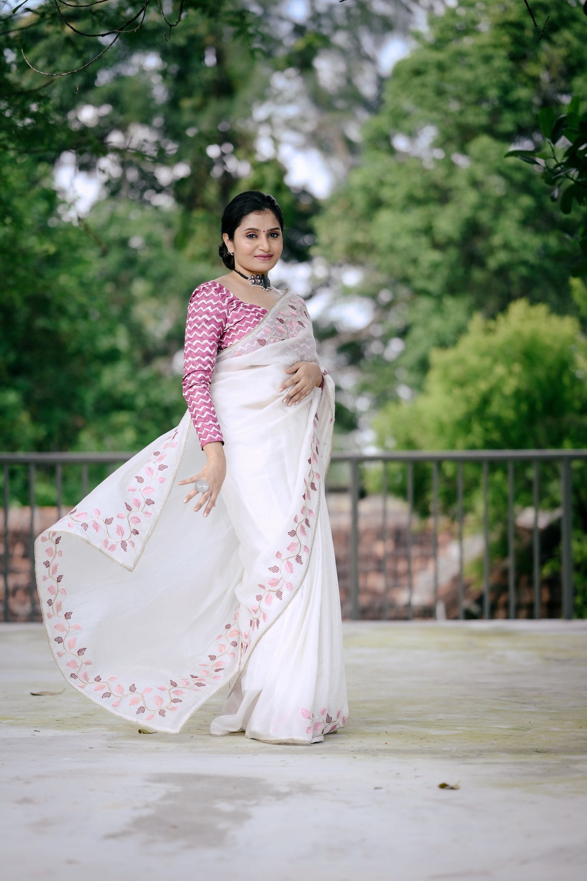 White Crush Georgette Saree with Leaf Embroidery & Lace Border